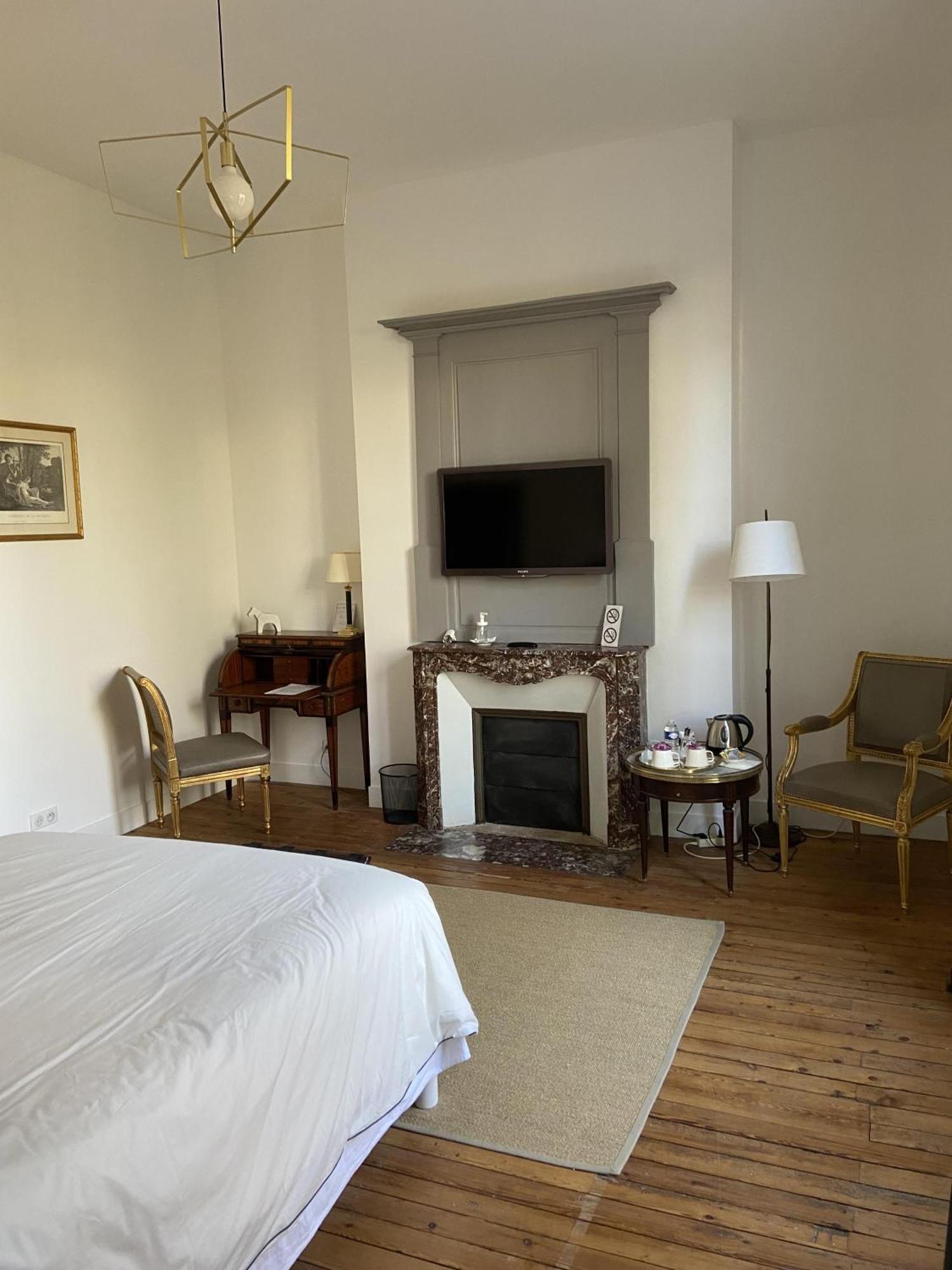 Bed and Breakfast La Grande Carrée Saint-Cyr-sur-Loire Habitación foto