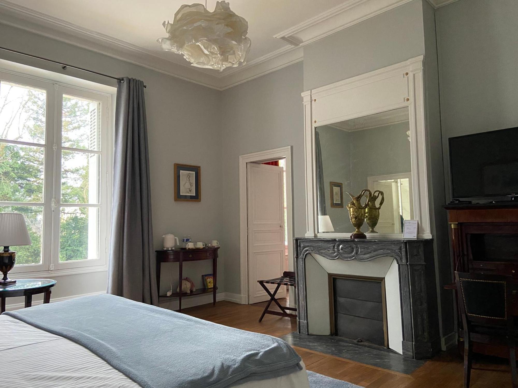 Bed and Breakfast La Grande Carrée Saint-Cyr-sur-Loire Habitación foto